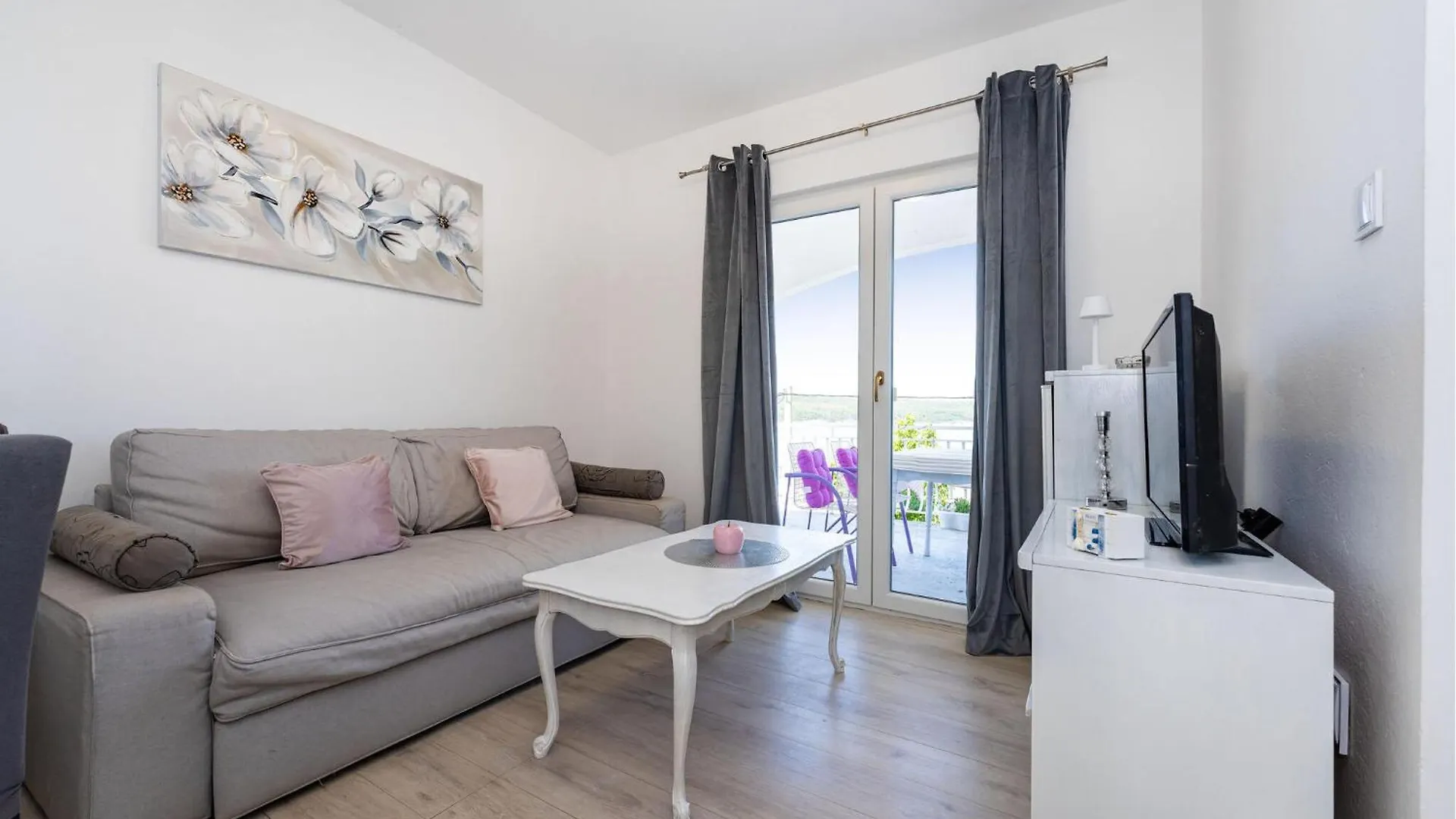 Lovely Home In Gornji Karin With Wifi 0*,  Croazia